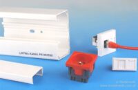 Pokrywa przepustowa do listwy 90x55 biała 8407